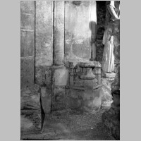 Base de pilier.  Archives photographiques (Saint-Quentin-en-Yvelines), culture.gouv.fr.jpg